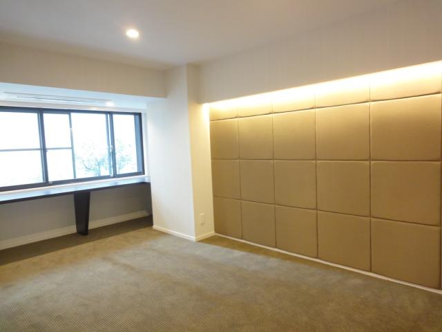 Non-living room. Local (11 May 2013) Shooting