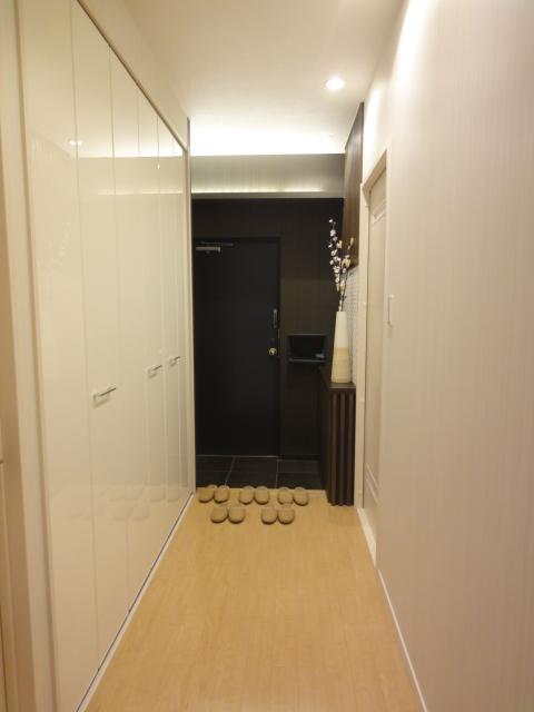 Entrance. Local (11 May 2013) Shooting