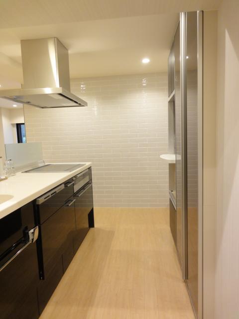 Kitchen. Local (11 May 2013) Shooting