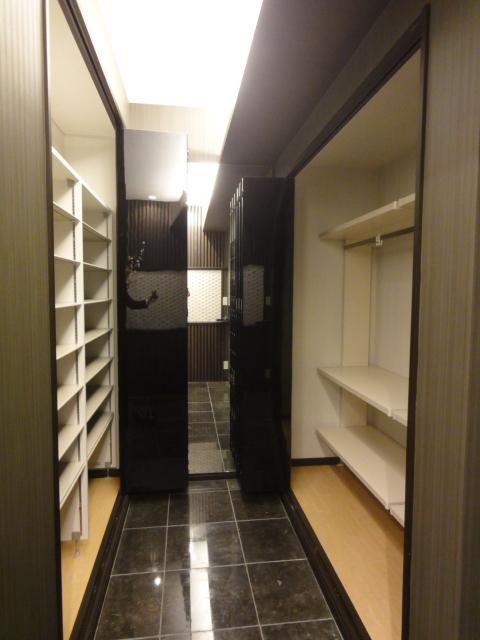 Receipt. Local (11 May 2013) Shooting