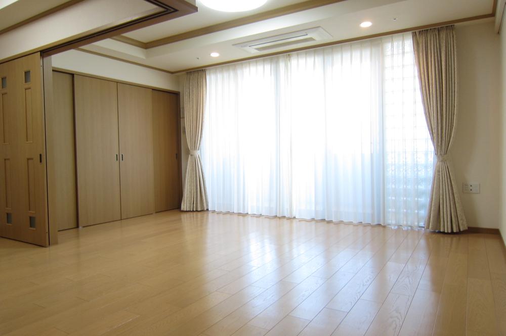 Living. Floor heating is installed in three locations