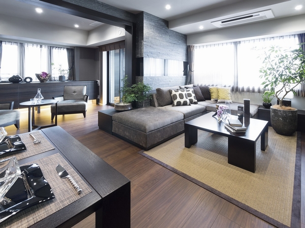 LD which is the southeast corner room, Wrapped in bright sunshine. Corner sash is provided on the south side, By the east side of the opening and the bay window design, It makes you feel further relaxed