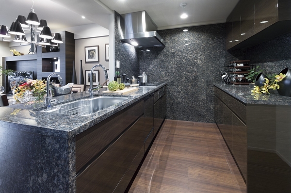 Kitchen which adopted the natural stone counter top is beautiful glossy finish, There is no sense of incongruity in the continuity of the LD. Along with the enhancement of equipment and specifications, Design is also impressive