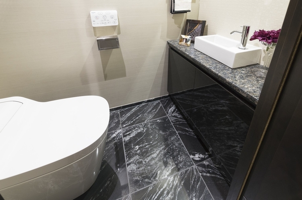 Directions to the model room (a word from the person in charge)