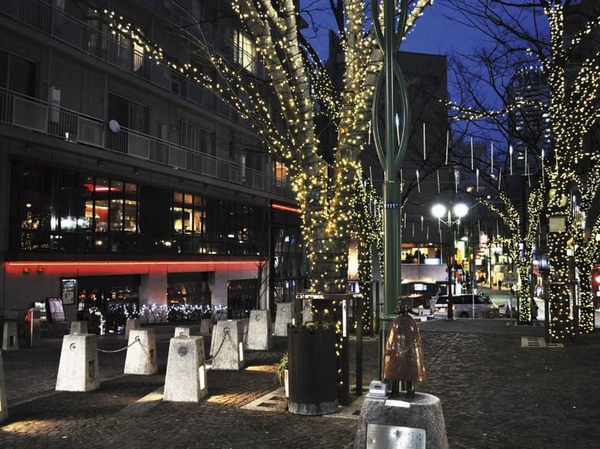 Other.  [Azabujuban] Neighborhood (a 12-minute walk / About 910m). International atmosphere, Refinement of the shop, And invites nostalgia Azabu Juban shopping street (about 910m). This town is a variety of facial expressions is harmony, It attracts a lot of people. The location of the longing to use the city usually