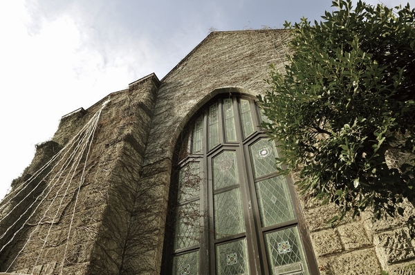 Other. Ando Memorial Church (5 minutes walk / About 370m). Founded in 1917, Oya and stained glass there is a beautiful chapel, Entangled buildings ivy, Watch the transfiguration of Tokyo, It continued to protect the well-being, It seems to symbolize the history of this town