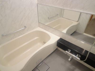 Bathroom. With bathroom ventilation drying function ・ Additional heating function