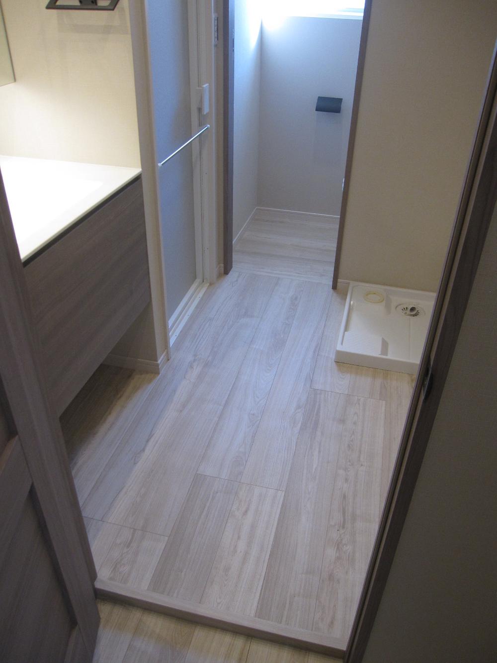 Wash basin, toilet. Indoor (12 May 2013) Shooting