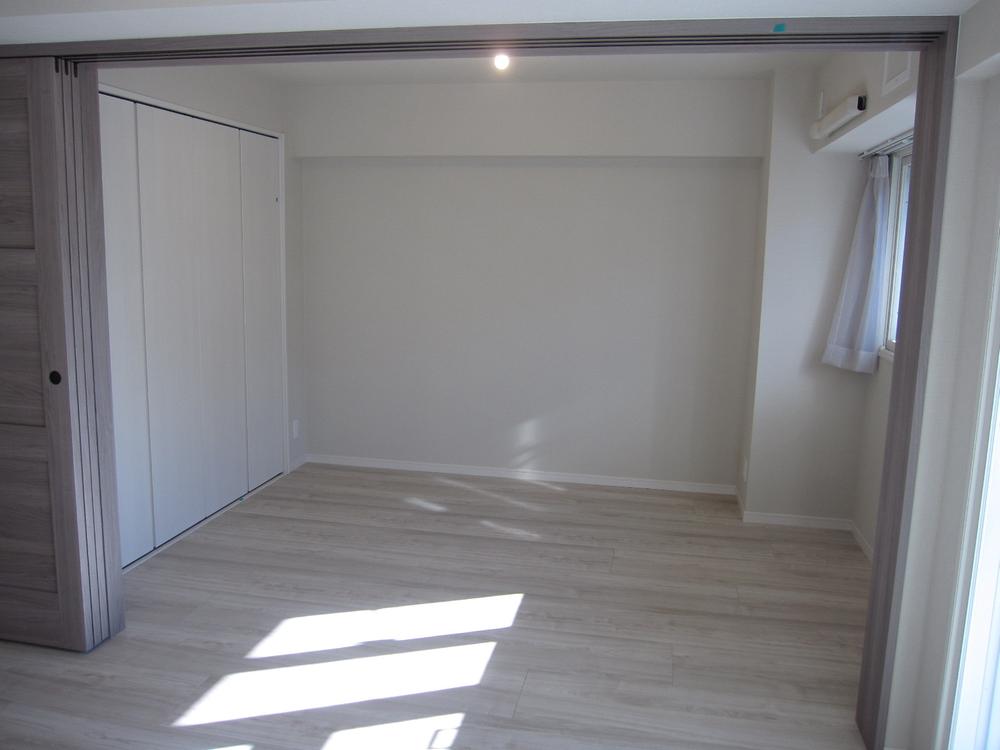 Non-living room. Indoor (12 May 2013) Shooting