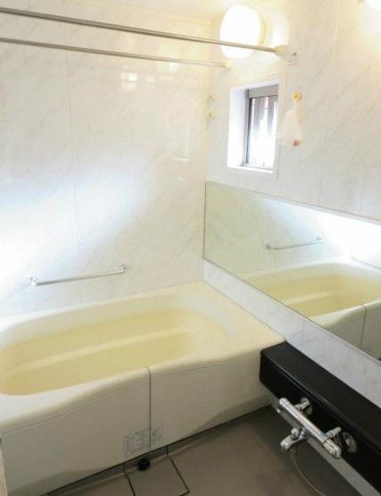 Bathroom. Indoor (12 May 2013) Shooting