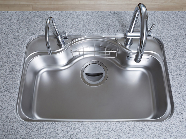 Kitchen.  [Quiet wide sink] Silent type to reduce the falling sound of it sound and tableware water. Large of tableware and cooking utensils can also be easily wash.