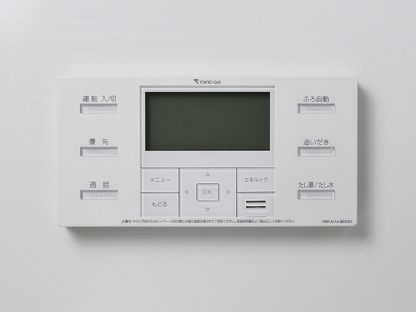 Bathing-wash room.  [Full Otobasu] Hot water-covered and Reheating in one switch has adopted a full Otobasu that can be easily.