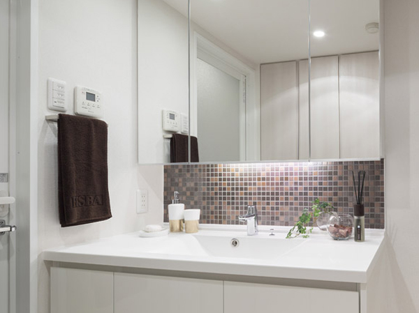 Bathing-wash room.  [Bowl-integrated vanity] Integrally molded a top plate and a bowl of artificial marble. Because there is no seam, Less likely to accumulate dirt, Care also is easy specification.