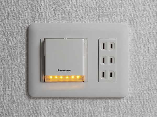 Other.  [Footlights] Installing the foot lights that illuminate the feet in the hallway. Automatic lights and in the event of a power failure, You can use as a flashlight to remove.