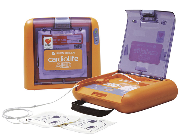 Features of the building.  [AED (common areas)] It has established sudden cardiac arrest cardiac electrical shock machine equipped with the (ventricular fibrillation), the "AED" on the first floor building.  ※ There is no guarantee that can perform life-saving treatment. (Same specifications)