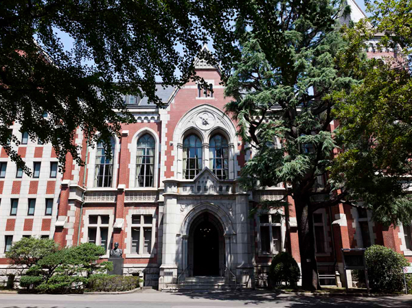 Surrounding environment. Keio University (about 380m ・ A 5-minute walk)