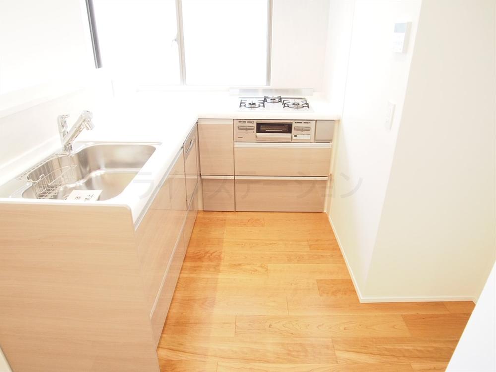 Kitchen. Indoor (12 May 2013) Shooting