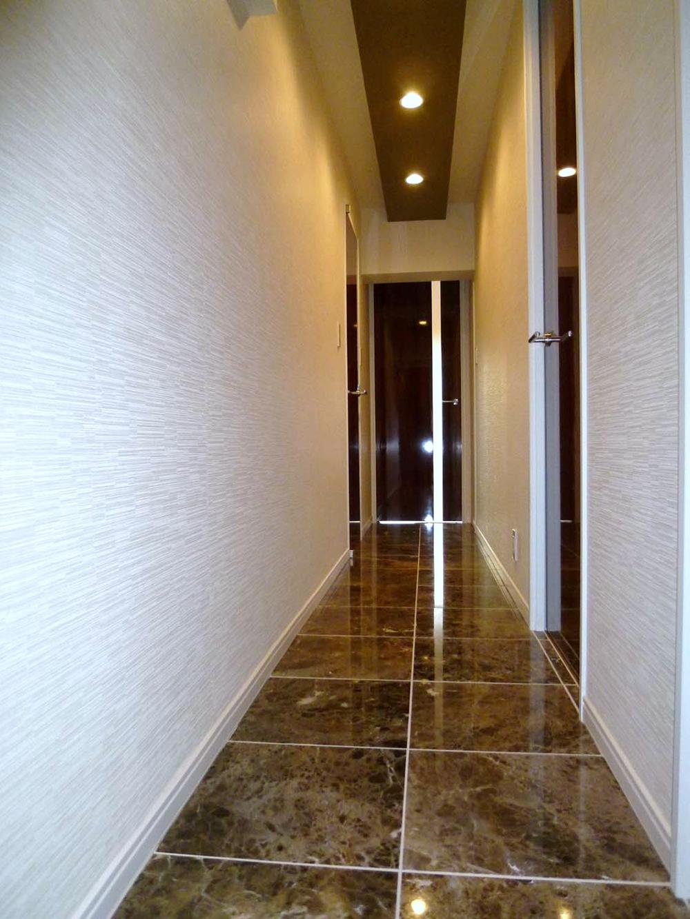 Other introspection. □ ■ Natural marble tile ■ □