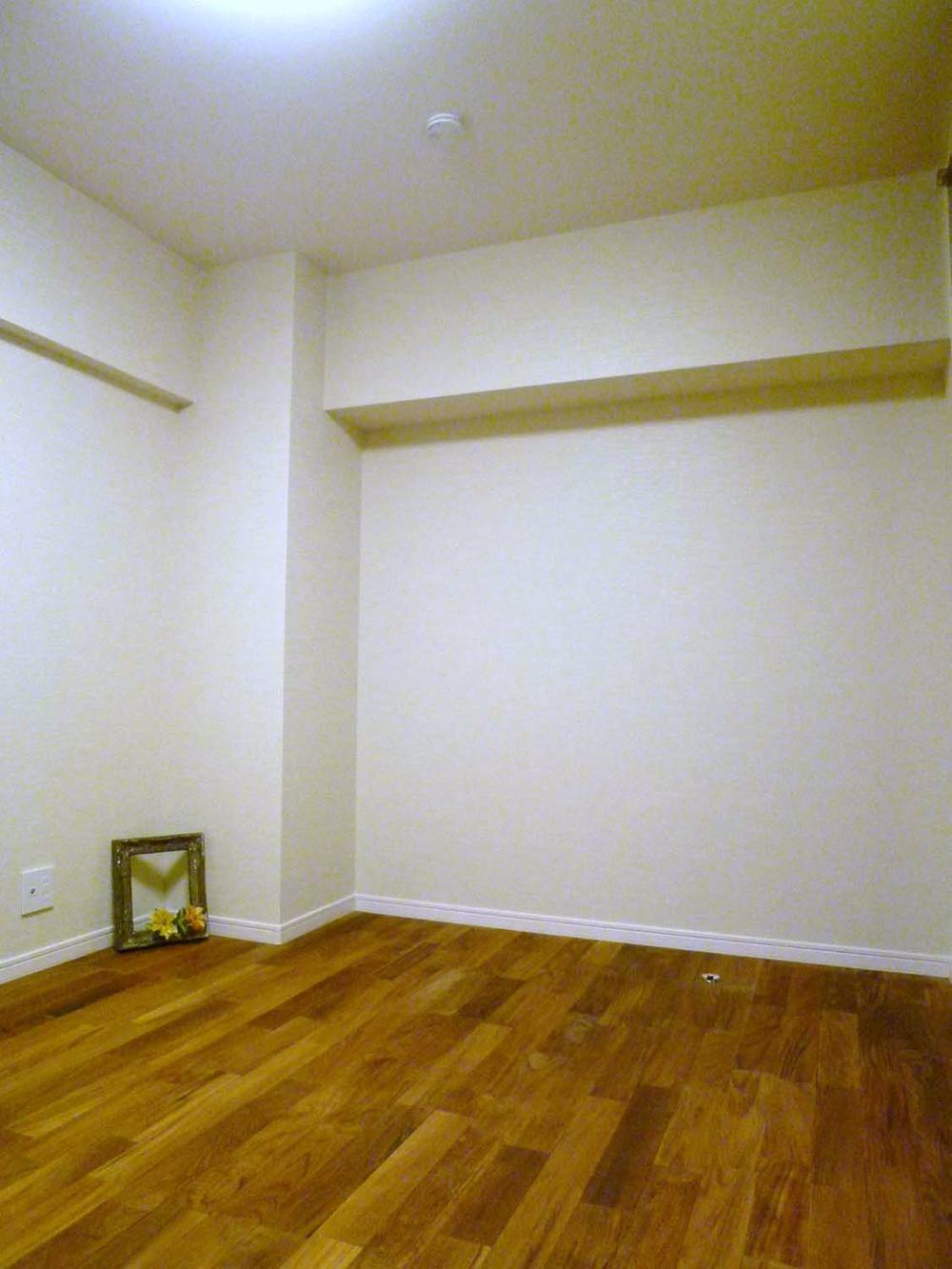 Non-living room. Western 5.0 Pledge.