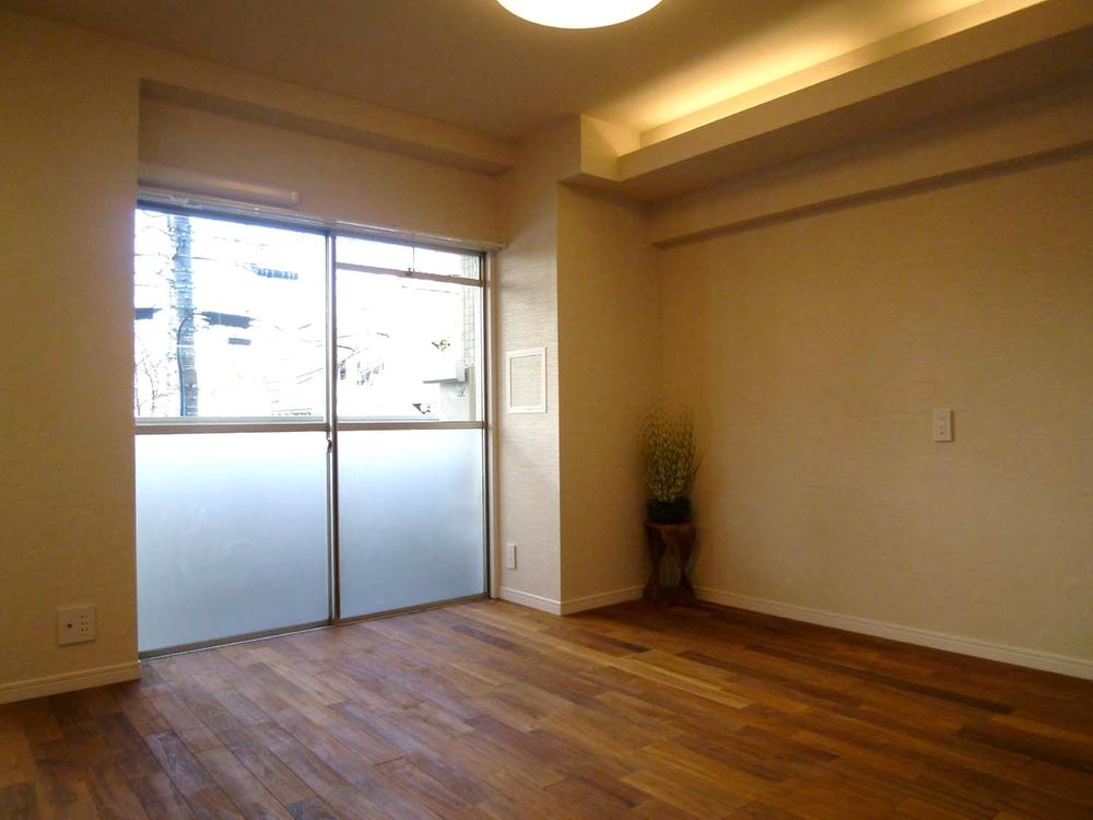 Living. □ ■ LED lighting adoption ■ □