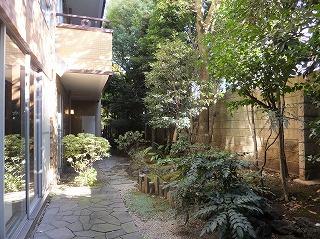 Garden. Private garden of about 125 sq m on the south side Depth of about 4m