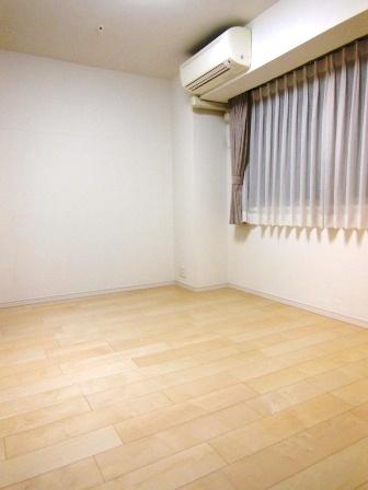 Non-living room. About 7.4 Pledge of Western-style