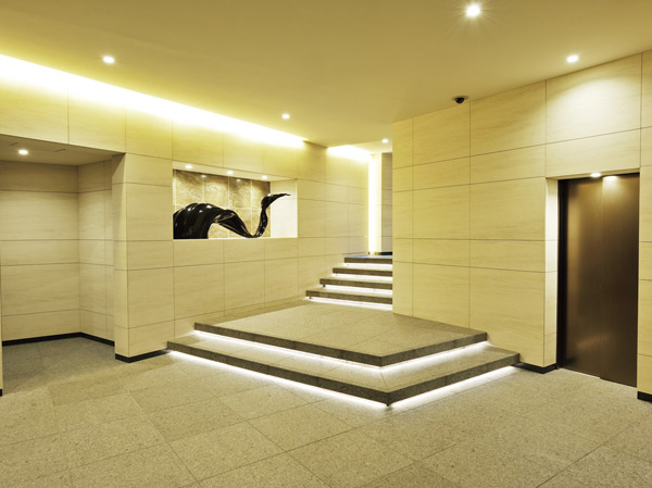 Shared facilities.  [Entrance hall] Once inside the building, There are wider hole harboring the warmth of a house in the silence. Indirect lighting, which is nestled on the stairs, We invite those who live with the shine to a dwelling unit. Such as the side of the parking lot providing the waiting area of ​​the dedicated, Also margin of space, Also a sense of relief that color is felt, We put the elaborate Good. (Entrance Hall photo ※ April 2013 shooting)