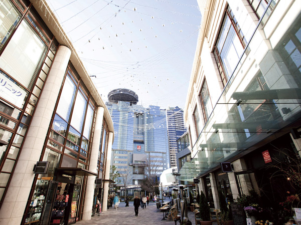 Surrounding environment. Akasaka Sacas (8-minute walk / About 640m) ※ April 2012 shooting