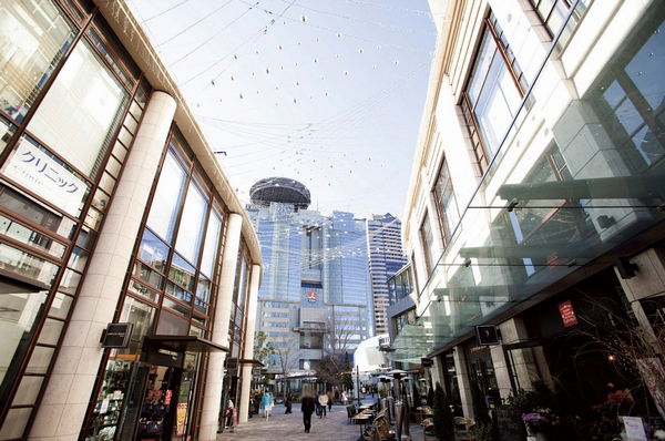 "Akasaka Sacas" (an 8-minute walk / About 640m)