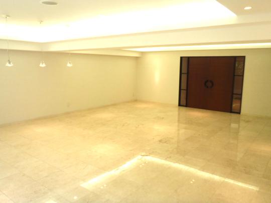 Living. A feeling of opening is the living room of a masterpiece. 32.91 tatami jewels.