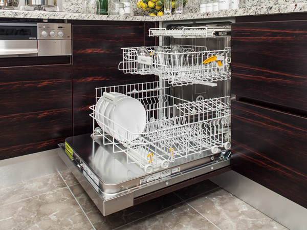 Kitchen.  [Dish washing and drying machine] Built-in excellent German Miele, Inc. of the dishwasher to the functionality of the system kitchen. A good large capacity and easy to use, In addition to that it is also considered to silent, Removing bacteria ・ You can also expect water-saving effect. (Model Room W-130X ・ W-90N2 type)