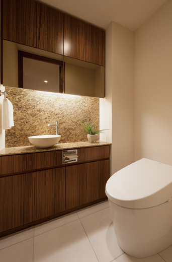 Bathing-wash room.  [Tankless toilet] Sophisticated sharp form is characterized by, Adopt a toilet full cover style. You can also expect water-saving effect. further, To counter and bowl to the toilet, It adopted a luxurious natural stone, To produce a calm and luxury. (Model Room W-90N2 type ※ Including paid option / Application deadline Mu)