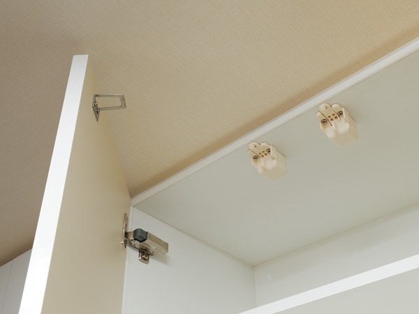 earthquake ・ Disaster-prevention measures.  [Claws seismic latch & shelves captive] Set up a seismic latch on the door of the hinged door of the cupboard, etc.. It opens the door in the shaking of an earthquake, To prevent the storage was crockery fly out. Furthermore, in order to prevent the shelves is out, Place the nails for the prevention shelves falling off. (Earthquake-resistant latch / Same specifications)