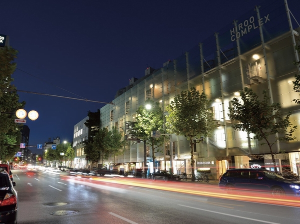 HIROO COMPLEX (about than local 470m ・ 6-minute walk)