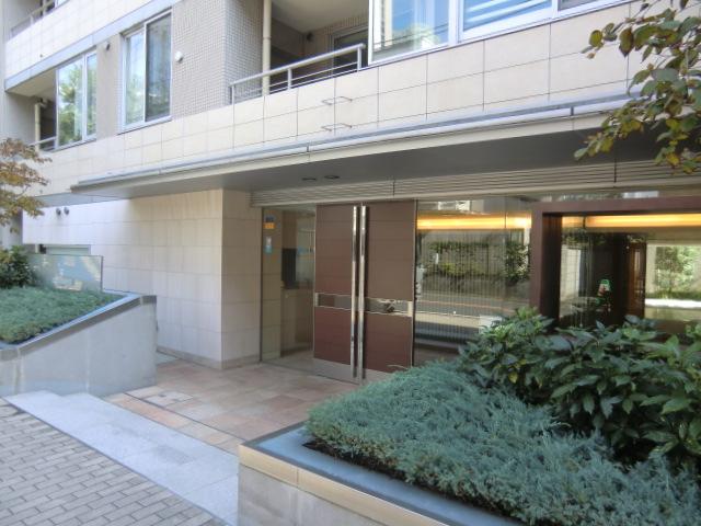 Entrance. Common areas