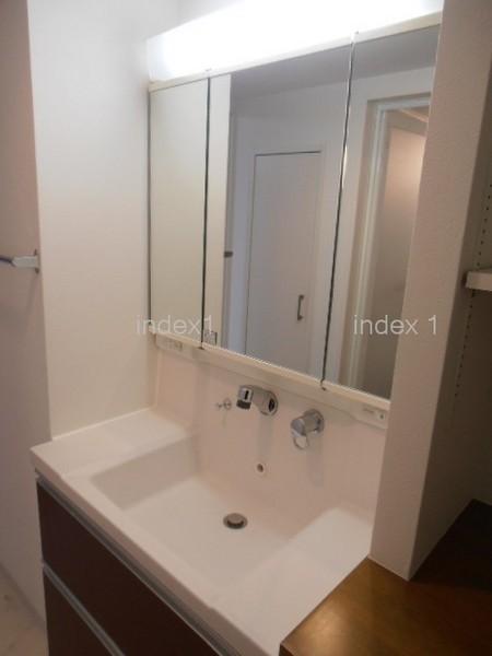 Wash basin, toilet. Washbasin happy shower