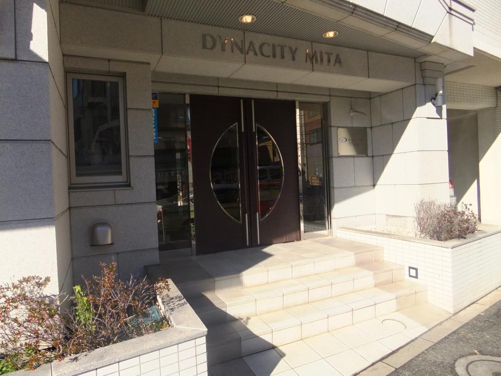 Entrance. Common areas