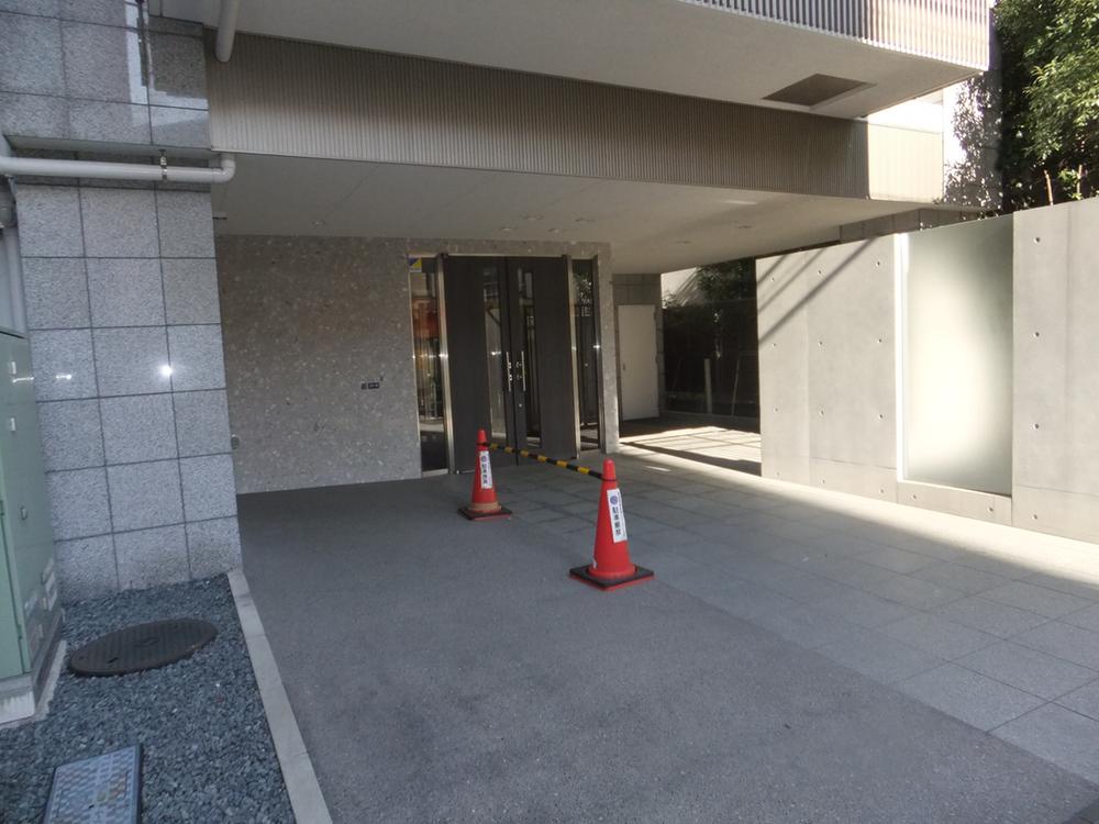 Entrance. Common areas