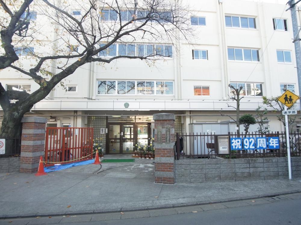 Other. God 応小 school