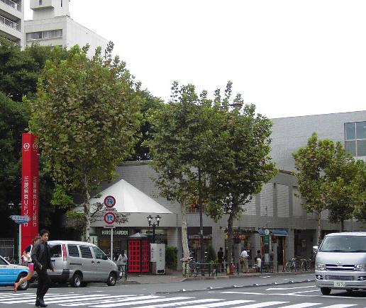 station. Hibiya Line 800m to Hiroo Station YA, Shopping facilities such as the National Azabu also has been enhanced.