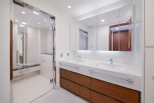 Wash basin, toilet. Spacious washroom of 2 bowl