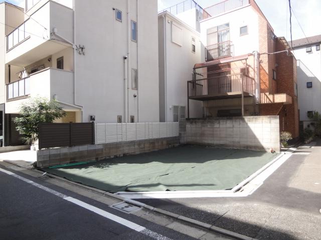 Local photos, including front road. Local (10 May 2013) Shooting