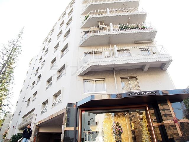 Local appearance photo. Local (12 May 2013) Shooting