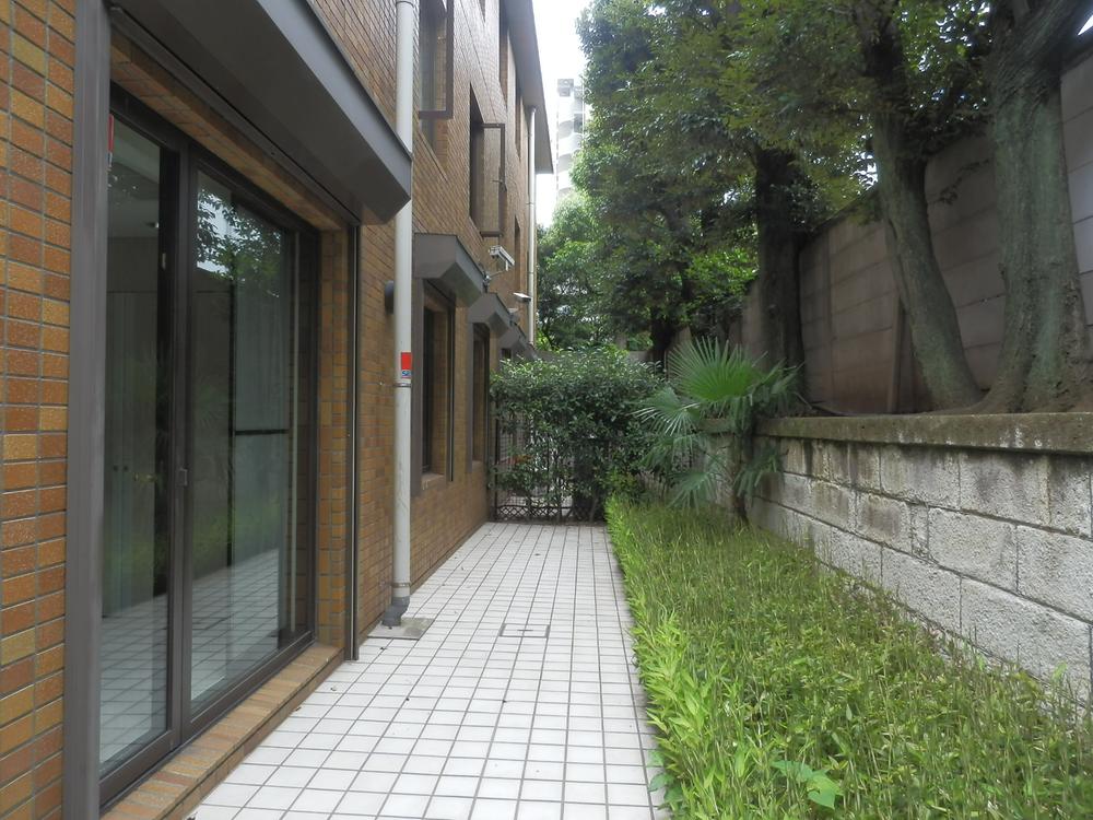 Garden. With a private garden!