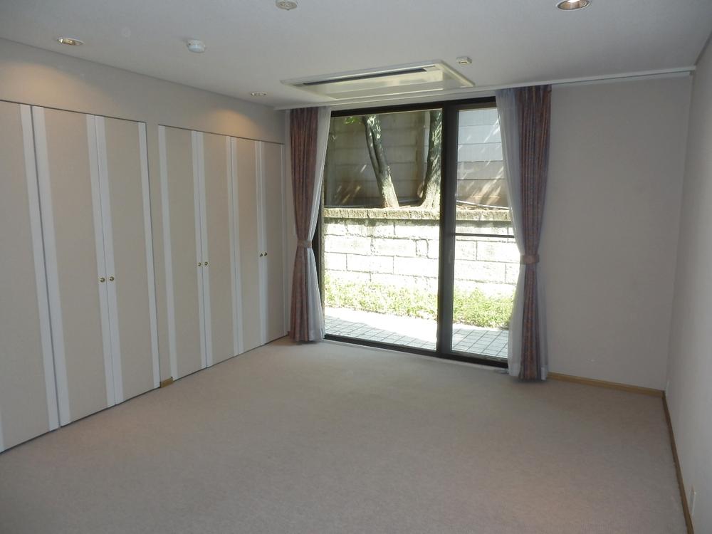 Non-living room. Housed plenty of Western-style