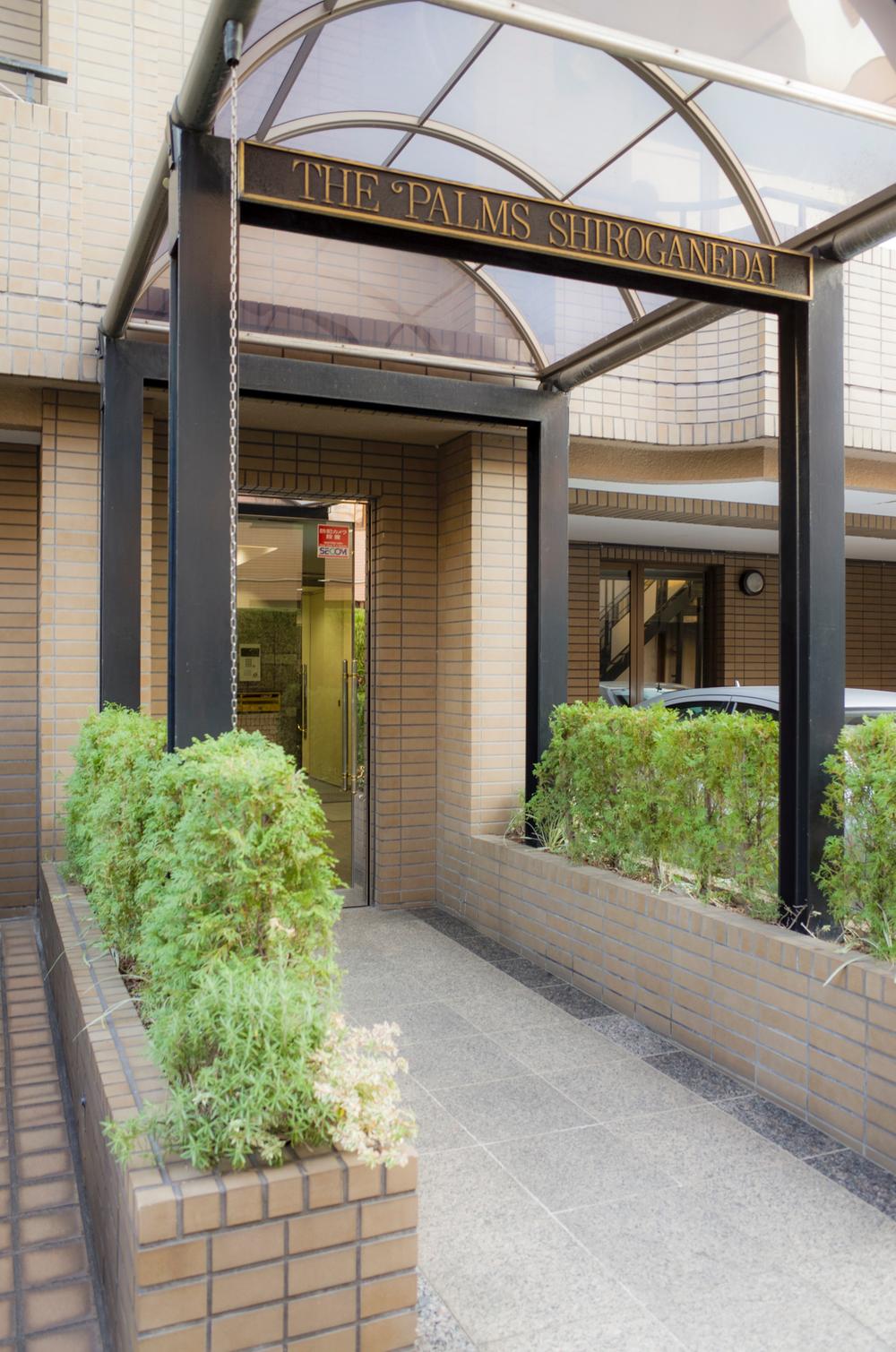 Entrance. Common areas