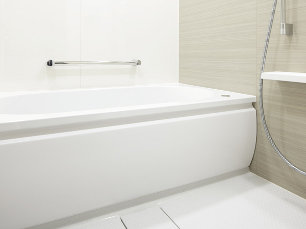 Bathing-wash room.  [Low floor type unit bus] As you can also use it with confidence towards the children and your elderly, Tub has adopted a low height type of stride.