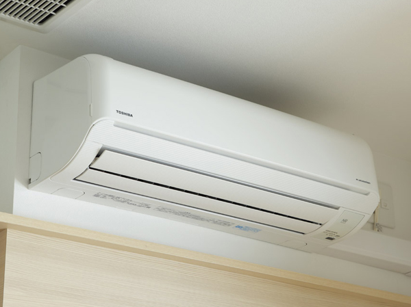 Other.  [Wall-mounted air conditioning] Living so that you send immediately comfortable life after your move ・ The dining has been pre-installed a wall-mounted air conditioning.  ※ Posted photos model room (70Da type ・ 80B type)