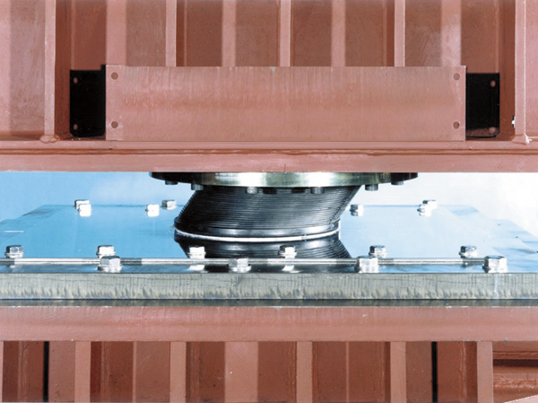earthquake ・ Disaster-prevention measures.  [Seismically isolated structure] In order to protect the safety and important property of the person who lives, Adopt a "seismic isolation" by Obayashi. Seismic isolation device to absorb vibration, By reducing the shaking transmitted within the dwelling unit, Suppress and acceleration (displacement difference between the one on the floor of the) inter-layer displacement of the building, Damage, such as doors and piping ・ We consider the fall prevention of furniture. (Seismic isolation rubber ・ Same specifications) ※ Buildings around the building, Outdoor facility ・ Planting, For piping or the like in the pit, It does not have a quake-absorbing structure.