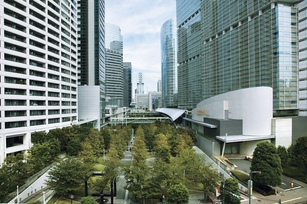 Surrounding environment. Local Mega Terminal + large-scale commercial facilities gather "Shinagawa" station zone ・ Huge tip city to become "Konan Exit" redevelopment zone, including the Intercity ・ Prince hotel can be for everyday use "Takanawa opening" zone ・ That sea of ​​urban resort "Tennozu" zone, Located in the midst of a variety of area attractive leads, "Shinagawa Platinum Zone". (Shinagawa Station)